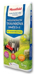 Regenerační trávníková směs 3v1 je určena k rychlé obnově trávníků po vertikutaci nebo po terénních úpravách. Obsahuje optimální směs osiva, přírodního zeolitu a organického hnojiva. (Foto: Mountfield)