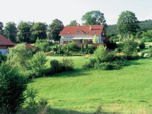 Na upravené ploše byla vyseta luxusní rekreační směs VV2 z české šlechtitelské stanice Větrov (Oseva Uni).Výsledek vidíte sami na fotografiích