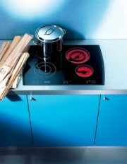 Sklokeramická varná deska KM 548 fazetové zabroušení, cena 32 990 Kč, MIELE