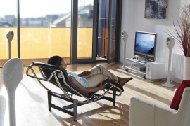 Systém Arena 5.1 (Tannoy) obsahuje centrální reproduktor, aktivní subwoofer, satelitní reproduktory, Wideband a příslušenství pro instalaci. Cena 49 000 Kč, PERFECTSOUND