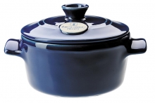 Hrnec s poklicí Flame (EMILE HENRY) z vysoce kvalitní keramiky, Ø 20 cm, objem 2,5 l, k dostání v několika barevných variantách. Cena 2 685 Kč, VASEKUCHYNE.CZ