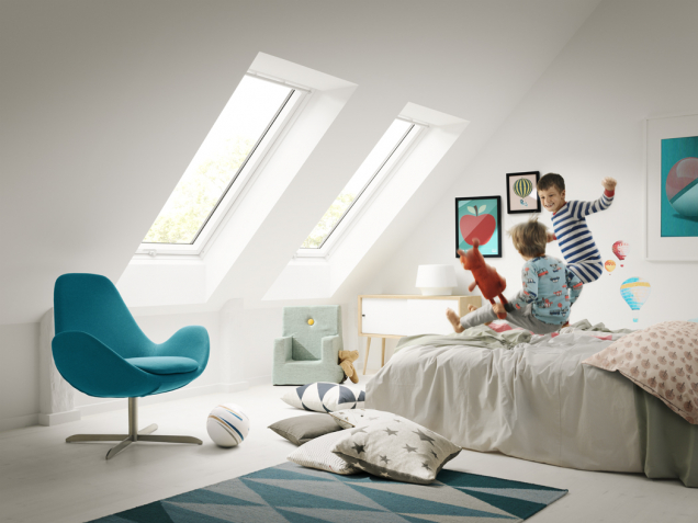 Více oken přináší více života – s novými střešními okny VELUX získáte nejen více denního světla, ale i dostatek čerstvého vzduchu. Nyní navíc můžete střešní okna VELUX pořídit výhodněji díky dotaci 1000 Kč na každé vyměněné střešní okno s trojsklem. Více na www.vicesvetla.cz. Akce platí pouze do 30. dubna! (Zdroj: VELUX)