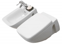 Kombinaci pravoúhlých a oblých tvarů představuje sanitární keramika z kolekce Cantica. Cena bidetu 5 699 Kč, IDEAL STANDARD