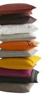 Polštáře Tuareg (Ligne Roset), 50 x 50 cm, polyester, potah 100% bavlna, cena potahu 640 Kč, cena polštářku 380 Kč, LIGNE ROSET