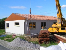 Nyní se bude pokračovat s pracemi na střeše a uvnitř domu