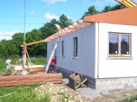 Když dorazila Iva odpoledne na stavbu, stál před ní již téměř hotový dům