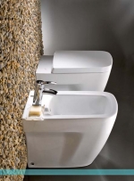 Novinkou na trhu je kolekce Mia – ceny (bez DPH): závěsný bidet 6 225 Kč, klozet včetně sedátka 6 650 Kč, IDEAL STANDARD