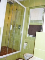 Rekonstrukce koupelny trvala měsíc, a tak měl Rosťa čas promyslet veškeré detaily