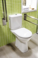 Pro starší nebo tělesně postižené je určen klozet Olymp (JIKA) se zvýšenou výškou (50 cm), cena mísy 4 176 Kč, nádrže s armaturou Dual Flush 2 840 Kč, LAUFEN BATHROOM