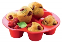 Silikonovou formu Muffins UO2 (TUPPERWARE) lze použít na pečení muffinů nebo k přípravě pudinků či aspiků. Průměr 21 cm, cena 780 Kč, TUPPERWARE