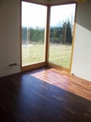 Klasická krmítka o půdorysu kolem 20 x 30 cm přijdou v obchodě na zhruba 300 korun