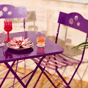 Skládací židle ze série Daisy Jane (Butlers), kov, v 6 barvách, cena 790 Kč, www.butlers.com