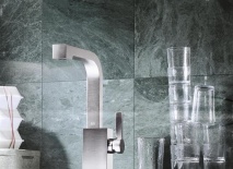 V provedení chrom stojí baterie Maro (Dornbracht) 20 259 Kč, v provedení matná platina 29 773 Kč, DORINT INTERIERY