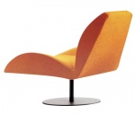 Křeslo Joy (Swan), design Francesco Lucchese, kovová podnož, sedák z polyuretanu, látka (velký výběr barevných odstínů), rozměry 76 x 42/39 cm, cena v látce od 26 609 Kč, v kůži od 37 474 Kč, EUROLUX INTERIÉRY