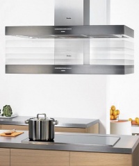 U modelů DA 420 V a DA 424 V nastavíte vzdálenost od varné desky stiskem tlačítka. Cena: 89 990 Kč a 99 990 Kč. (Miele)