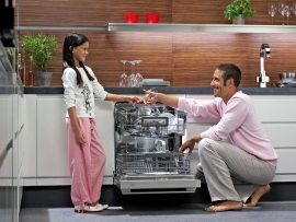 Vestavná myčka ESI 68850 X (Electrolux), AAA, 43 dB, 14 l vody, dveře z nerezové oceli, úprava proti otiskům prstů, světelný pruh, cena 39 990 Kč, ELECTROLUX