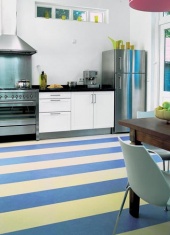 Marmoleum Click v provedení Whispering blue, obdélníky v šířce 91 x 30 cm, cena 1 150 Kč/metr čtvereční, KPP