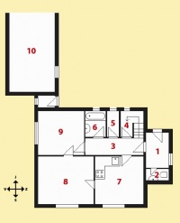 1 zádveří, 2 WC, 3 chodba, 4 komora, 5 šatna, 6 koupelna, 7 kuchyň, 8 obývací pokoj, 9 ložnice, 10 přístavba