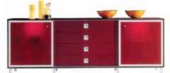Komoda z programu Globo, lamino v odstínu bordó, dvířka z plexiskla nebo ze skla, posuvná dvířka, rozměr 214 x 78 x 50 cm, cena 45 486 Kč