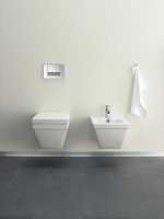 Z nové kolekce 2nd floor (DURAVIT) je závěsný klozet za 21 035 Kč a závěsný bidet za 11 455 Kč, ALISEO