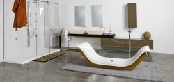 Vana Chaise Longue Vitre (MOMA), kombinace materiálů corian, sklo a dřevo. Cena 316 481 Kč, STYLINE
