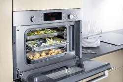 Vestavná parní trouba HBC26D 550 (BOSCH), 37 automatických programů včetně hmotnosti, automatický odvápňovací a čisticí program, cena 41 900 Kč, BSH - DOMÁCÍ SPOTŘEBIČE