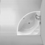 Rohová vana z kolekce Living (LAUFEN), rozměr 150 x 150 cm, cena základní varianty 29 936 Kč, LAUFEN BATHROOM