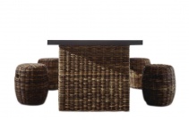 Jídelní stůl Croco 33 N (Gervasoni, design Paola Navone), americký ořech v kombinaci s ratanem, 180 x 90 x 75 cm, cena 61 822 Kč, RANNÝ ARCHITECTS