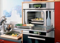 Vestavné parní trouby MIELE jsou vybaveny externím vyvíječem páry, který mimo jiných výhod umožňuje přípravu menu ve třech úrovních současně. Vestavná parní trouba DG 4060, cena podle provedení 63 990 Kč, 67 990 Kč a 71 990, MIELE