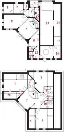 Přízemí (nahoře): 1. kancelář, 2. kancelář, 3. šatna, 4. vstup, 5. hala, 6. plynová kotelna, 7. obývací pokoj, 8. jídelna, 9. kuchyň, 10. spíž, 11. zahradní WC, 12. prádelna, 13. dvougaráž, 14. domácí dílna, 15. sauna, 16. zahradní místnost, 17. WC   Podkroví (dole): 1. pracovna pána domu, 2.  a, b - šatny, 3. ložnice, 4. koupelna, 5. dětský pokoj, 6. šatna, 7. hala, 8. koupelna, 9. WC, 10. čajová kuchyňka