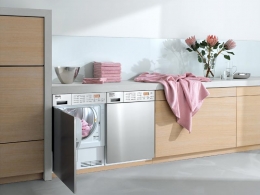 Vestavná pračka a sušička (Miele), pračka Softtronic W 2839 i WPM, AAA, velmi tichý chod, množstevní automatika, 1 až 5 kg, 42 l vody, cena za bílou 54 990 Kč, cena za nerez 56 990 Kč, sušička Softtronic T 4839 Ci, voštinový buben, náplň 1 až 6 kg, energeticky úsporný senzitivní systém sušení, cena za bílou 44 990 Kč, cena za nerez 46 990 Kč, MIELE