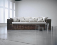 Pohovka Croco 07 (Gervasoni, design Paola Navone), ratan v kombinaci s látkou, rozměr 255 x 97 x hl. 72 cm, cena 105 440 Kč, RANNÝ ARCHITECTS