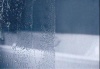 Rám sprchového koutu Transparent je z čirého bezpečnostního kaleného skla s dekory (na obrázku - Rain - plastová výplň), RAVAK