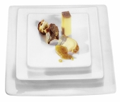 Čtvercové talíře (Asa), barva slonová kost, kostní porcelán, cena za rozměr 17 x 17 cm 225 Kč, cena za rozměr 23 x 23 cm, 435 Kč a za rozměr 29 x 29 cm, 755 Kč, FANTAZIE
