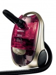 K údržbě kuchyňské podlahy se může hodit nový bezsáčkový vysavač Télios TC 2665 (HOOVER). Je vybaven HEPA filtrem, dosáhne až do vzálenosti 9 metrů. Cena 3 490 Kč, CANDY