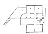 Půdorys patra: 1. terasa, 2. ložnice, 3. ložnice, 4. balkon, 5. koupelna, 6. chodba, 7. šatna, 8. hala, 9. hala, 10. WC, 11. sprcha, 12. WC, 13. umývárna, 14. ložnice, 15. ložnice