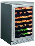 Vinotéka XWC 660 F (Gorenje), kapacita 52 lahví, teplota 5 °C až 15 °C, hermaticky uzavřené skleněné dveře, sklo se speciální ochranou proti světlu, sedm teleskopických polic, vnitřní osvětlení ze stropu, doporučená cena 29 990 Kč, GORENJE