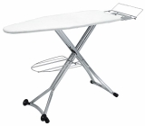 Žehlicí prkno Expert (Rowenta), 135 x 46 cm, nastavitelná výška do 99 cm, rovné strany a extra velká žehlicí plocha, třívrstvý potah, cena 3 499 Kč, ROWENTA