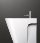 Bidet Zero (CATALANO) v minimalistickém pojetí. Cena 13 685 Kč, IL BAGNO