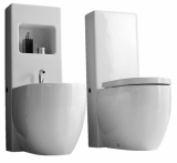 Kolekce WC a bidetu Kerasan flo (Kerasan), dekorativní panel k bidetu s vnitřní odkládací plochou, nádržka s úsporným mechanismem Geberit, cena WC 7 970 Kč, bidetu 6 175 Kč, dekorativní panel s poličkou 6 650 Kč, SAPHO