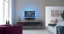 LCD televizor Aurea, ojedinělý design, úhlopříčka 42 palců, Full HD, pracuje v režimu 1 080 p, systém Active Frame zdokonalující Aurea technologii Philips Ambilight, cena 3 999 EUR, PHILIPS