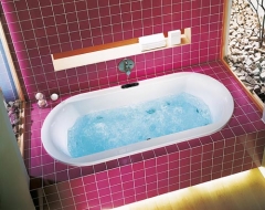 Oválná vana Clarissa (KOLO), 180 x 85 cm, na objednávku s hydromasážním systémem MX600, který spojuje účinky energické vodní masáže Whirlpool a jemné perličkové masáže Airpool, přehledný ovládací panel, intergrovaný systém dezinfekce, cena 110 810 Kč, SANITEC
