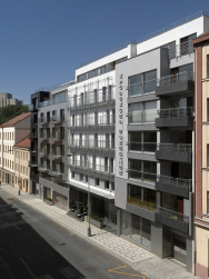 Luxusní bytový dům Residence Prokopova v Praze na Žižkově je zateplen kontaktním fasádním systémem StoTherm Vario a předsazeným odvětrávaným zateplovacím systémem StoVentec.