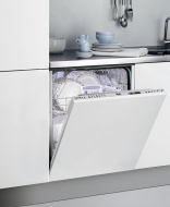 Myčka ADG 699 FD (Whirlpool), AAA, 13 l vody, 44 dB, 6. smysl, 12 sad nádobí, cena 24 990 Kč, WHIRLPOOL