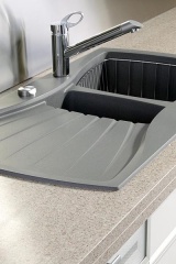 Dřez Tenor 4011 (Luisina Design) v odstínu titan z materiálu luisemetal pořídíte bez bateire a košíku za 10 200 Kč bez DPH (Jelínek)