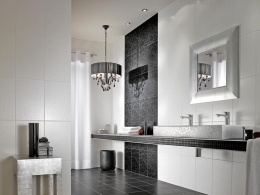 Extravagantně zdobené neobarokní dvojumyvadlo Memento New Glory a Memento New Glory Platinum (VILLEROY &amp; BOCH) se inspirovalo nadčasovým designem školy Bauhaus. Rozměry umyvadla 120 x 42 cm. Cena (bez DPH) 17 950 Kč, GIENGER CENTRON