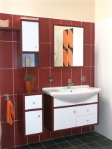 Koupelnový nábytek Sobria (ERRA) - závěsná skříňka pod umyvadlo 4 510 Kč, závěsná skříňka spodní 4 344 Kč, vrchní 3 392 Kč, galerka s policemi (sklo) 4 510 Kč, SAPHO