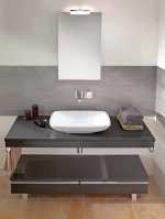 Horní deska v provedení Brilliant Antracite (135 x 230 x 50 cm), cena 43 078 Kč, spodní skříňka na nožkách se dvěma zásuvkami 29 750 Kč