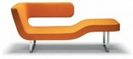 Chaise longue, design René Šulc, cena od 30 880 Kč, MM INTERIÉR