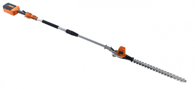 Teleskopické plotové nůžky Patriot PHT52 40V pro stříhání vyšších keřů – tyč vysunete až do výšky 340 cm. Cena 2 075 Kč